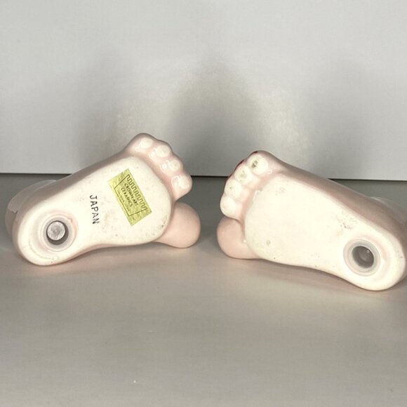 Walk My Feet Off In Canada Salt & Pepper Shakers - Picture 8 of 8